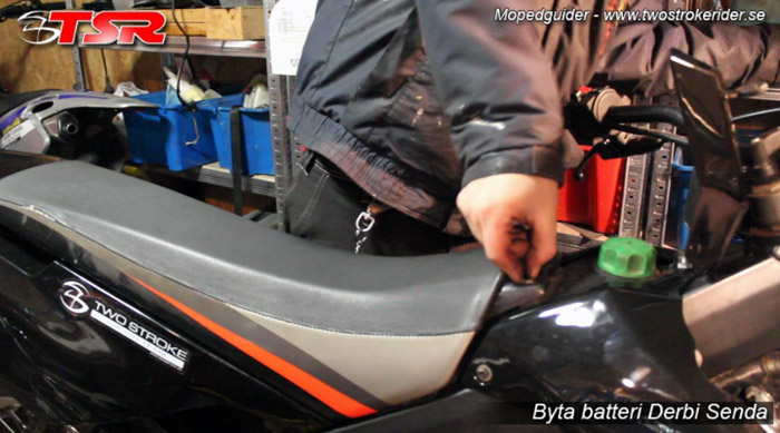 Guide - Byt batteri crossmoped - bild 1