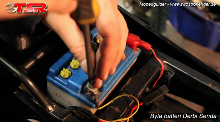 Guide - Byt batteri crossmoped - bild 3