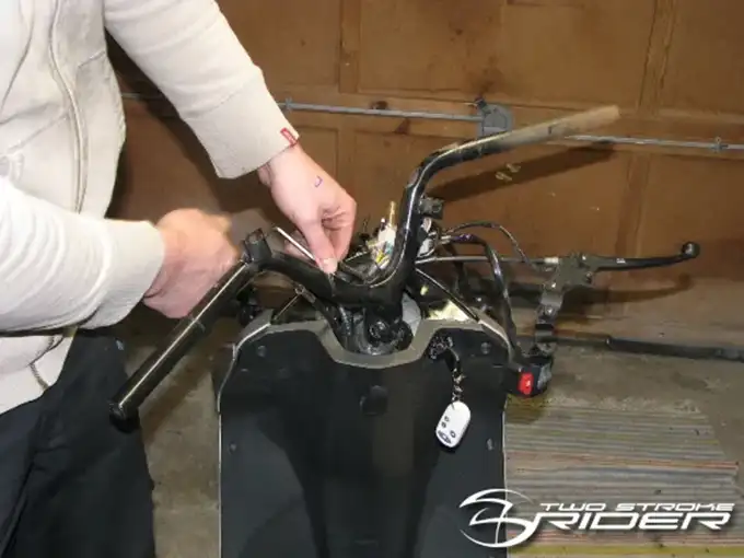 Guide - Montera nudebar på scooter - Bild 5