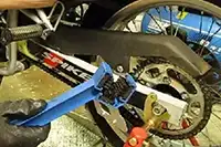 Underhåll, rengör och smörj mopedkedja