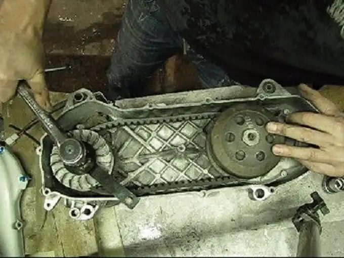 Demontering variator - Bild 39