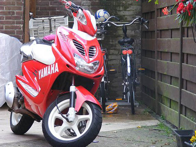 Yamaha Dekaler (Text) 32x7,5