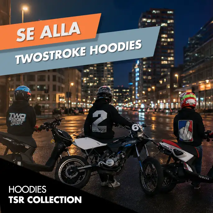 Mopedåkare i stad med TSR-hoodies